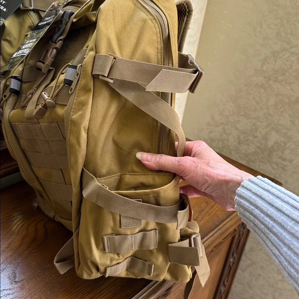 Hunters Bagpack 20” Pro Grade. Pockets and storage areas. Brown.